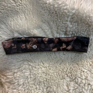 lululemon athletica Elastic Headband in Frosted Rose OS